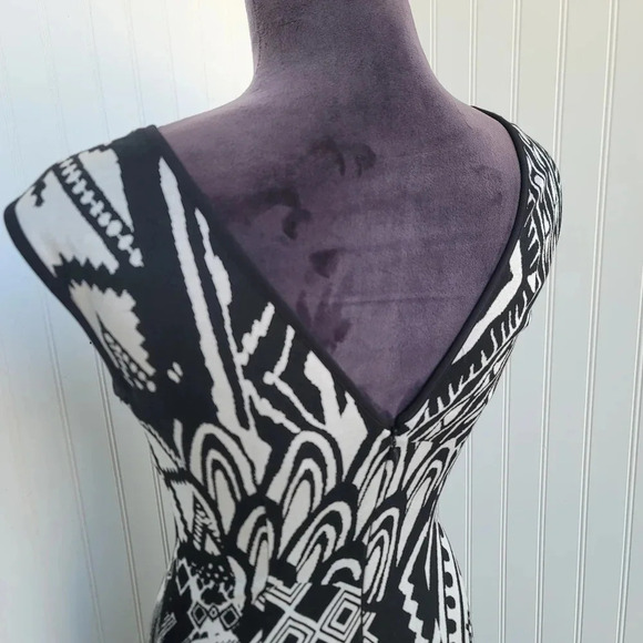 $158 NWT Cache Dress Black White Strerch Linned Abstract Sleveless Keyhole Sz M - Picture 7 of 16